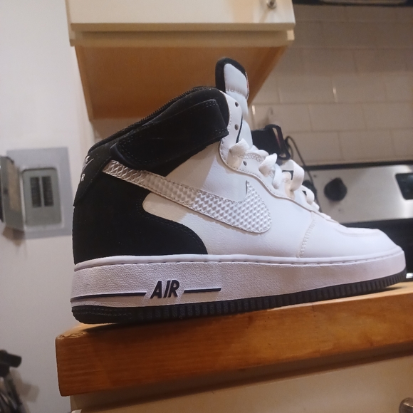 Nike air froce one swoosh 9 fire 🔥 - Picture 4 of 6